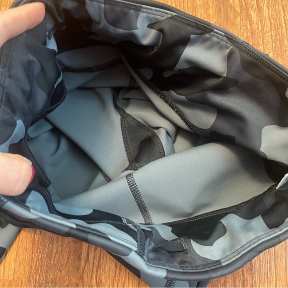 Athleta Camo Contender 7/8 Tights Pants size S - Picture 11 of 16